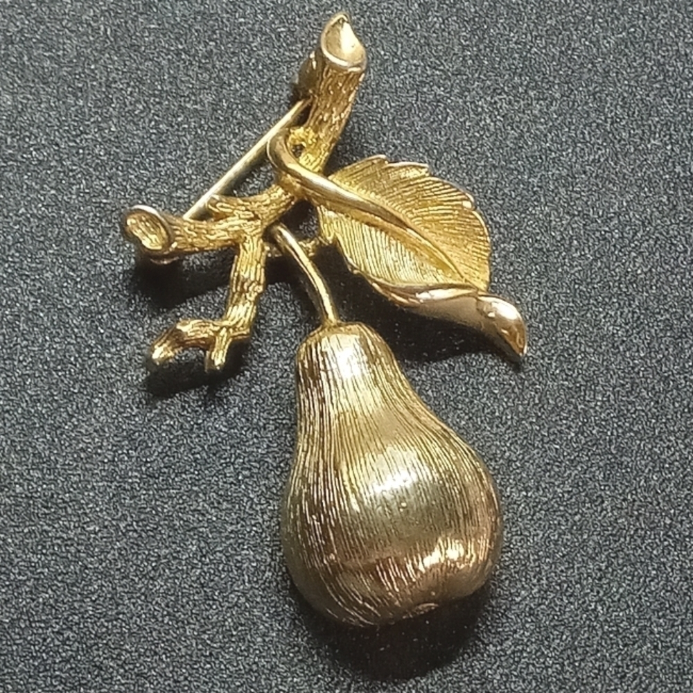 * vintage Lisner articulated pear on branch fruit gold tone pin brooch